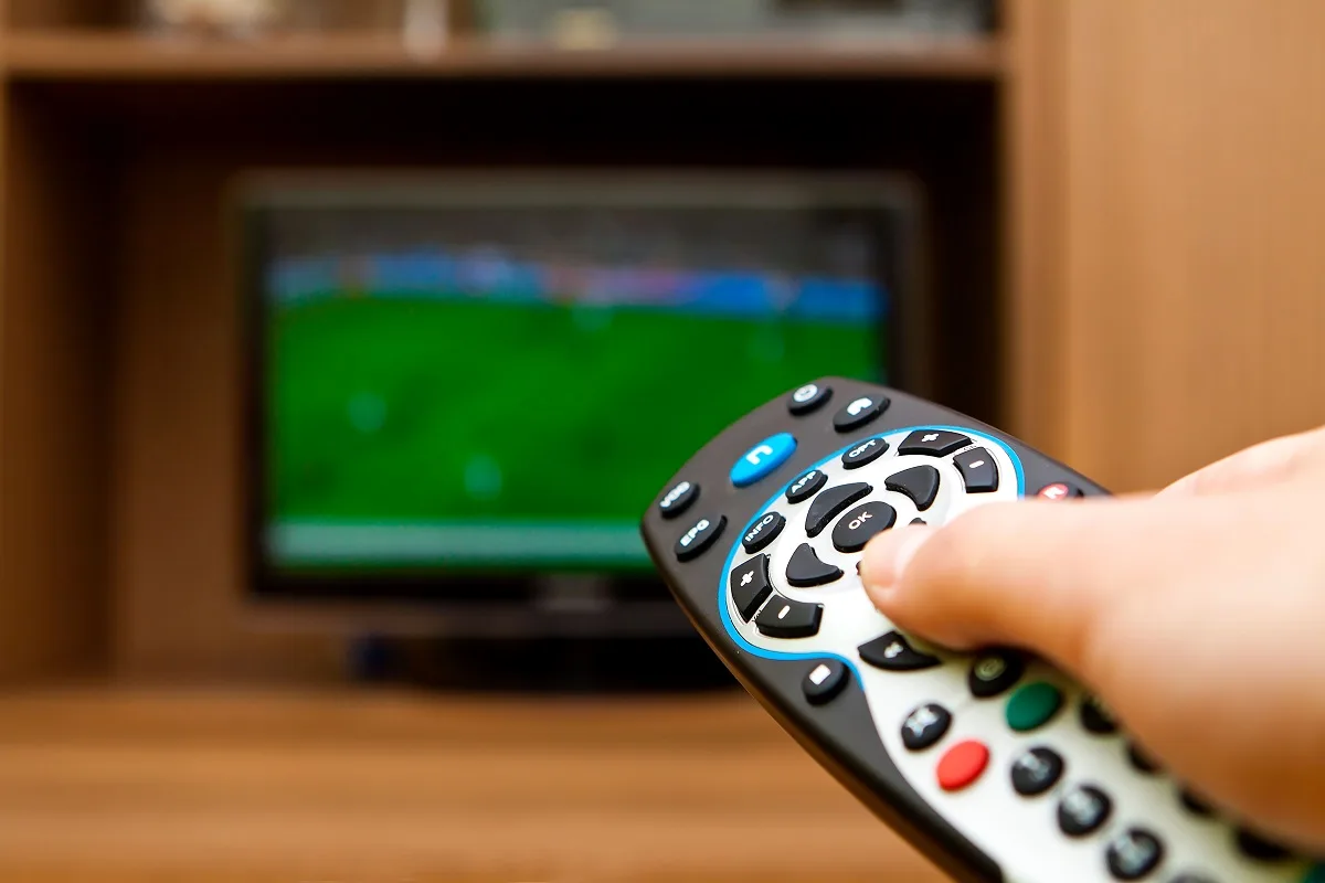 Futebol na TV hoje: veja a lista de jogos desta segunda-feira (16)