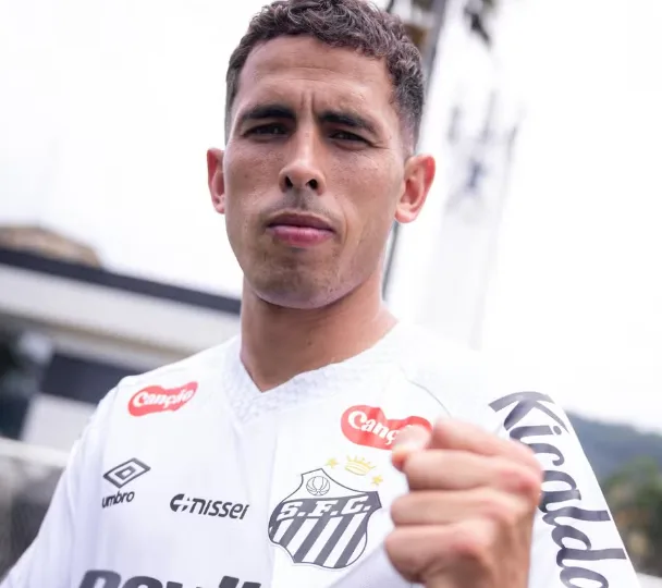 Santos anuncia a contratação do volante Christian Oliva