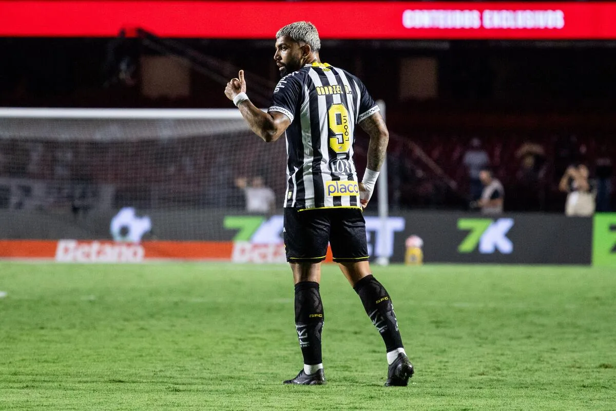 Gabigol critica time do Santos: ‘Pode vir Messi, CR7 ou Neymar que também vai ser difícil’