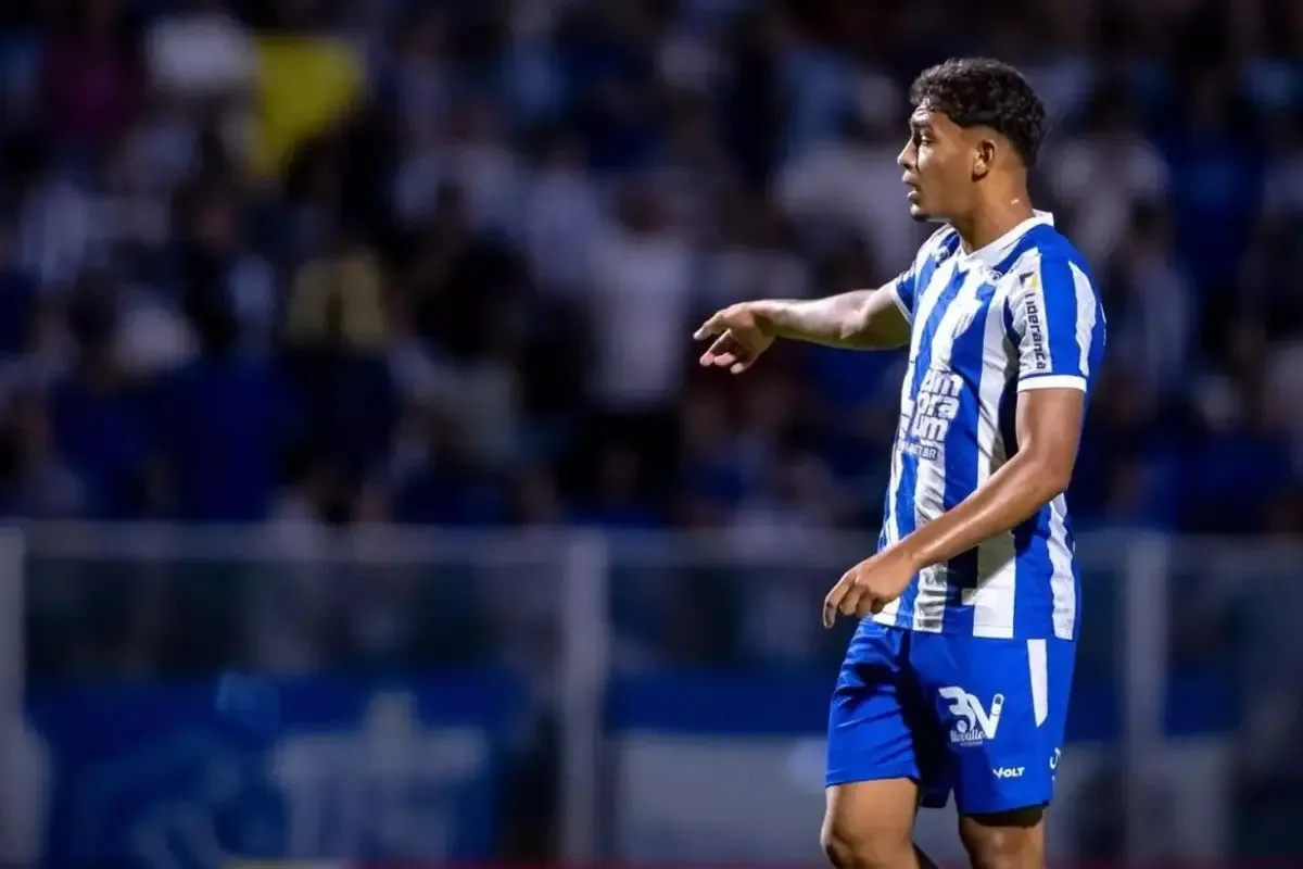 Flamengo observa joia de 17 anos que já fez história na Série B