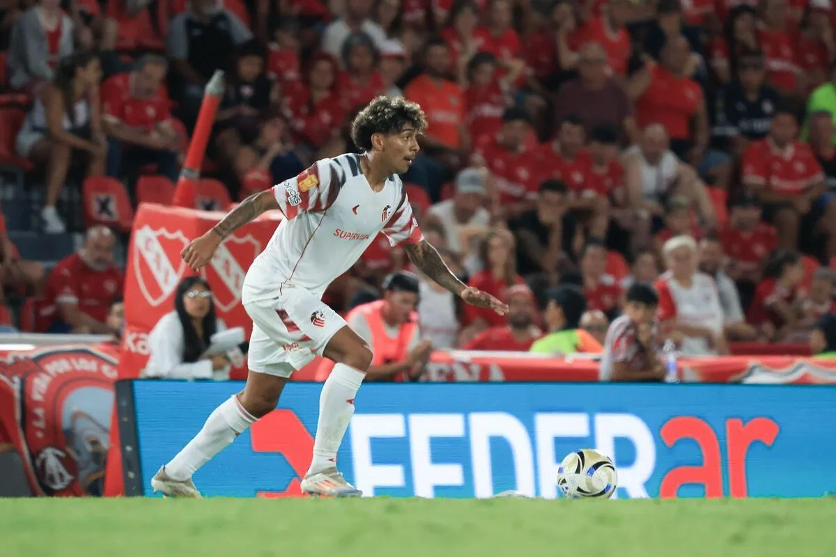 Botafogo busca destravar negociações por Medina e Di Cesare após fim do transfer ban