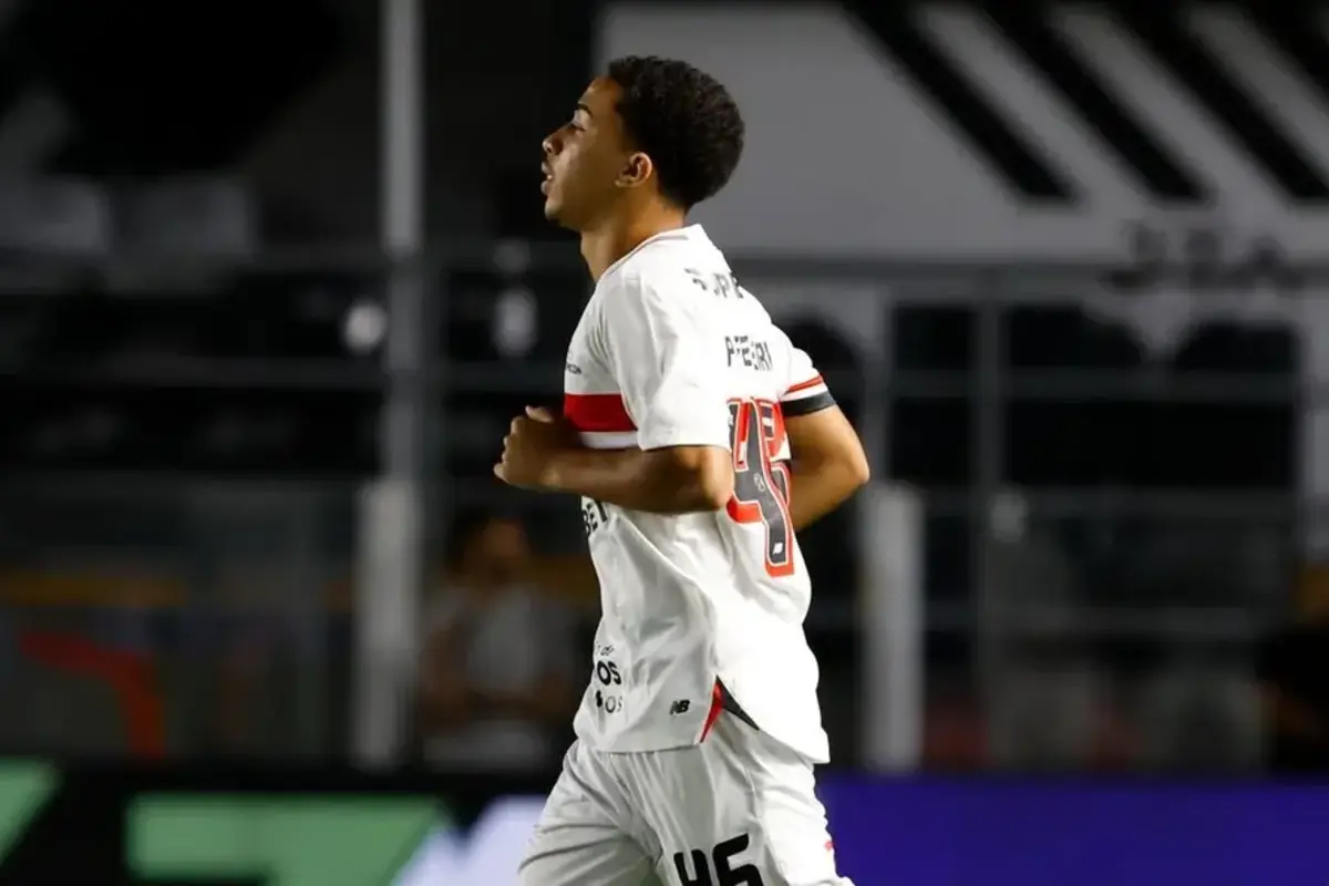 Fenerbahçe e Ajax disputam joia do São Paulo