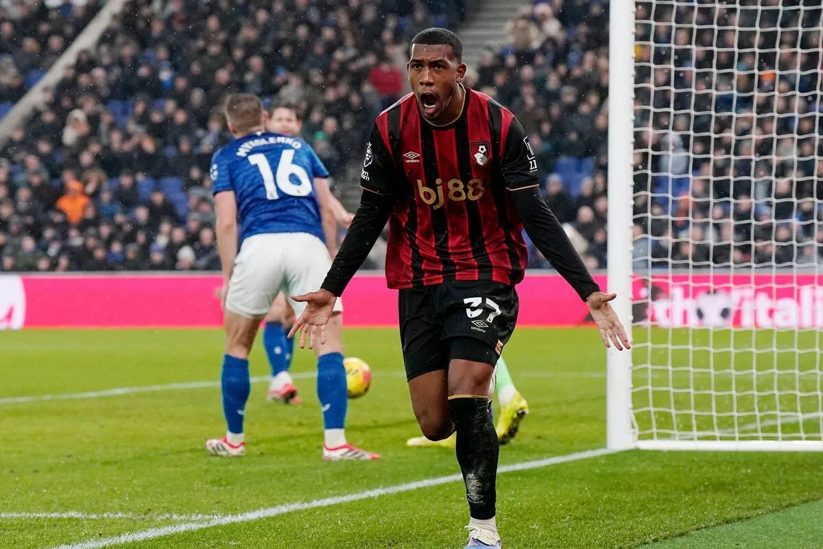 Rayan brilha e se iguala a estrelas nos primeiros jogos de Premier League