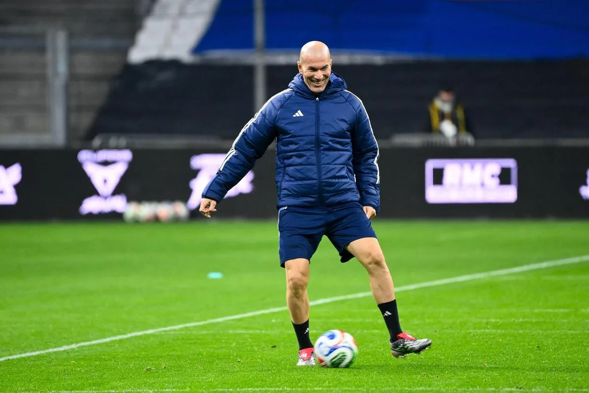 Zidane acerta retorno ao futebol e deve assumir a seleção francesa após a Copa