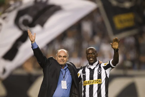 Jornalistas relembram Seedorf no Brasil e comparam: “Impacto foi maior que o de Memphis”