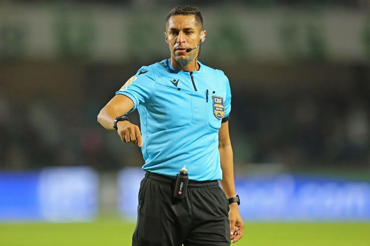 VAR de Corinthians x Flamengo: CBF divulga áudio que mantém expulsão de Evertton