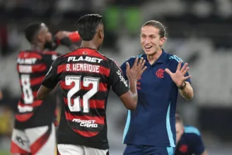 Filipe Luís com Bruno Henrique