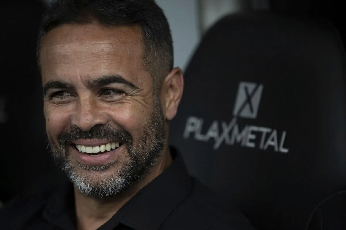 Cruzeiro acerta redução de valor da multa com Al Rayyan e fica por detalhes de Artur Jorge