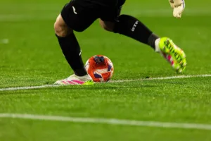 Futebol na TV hoje: confira as partidas que vão ao ar nesta quinta-feira (5)