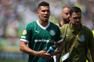 Paulinho projeta retorno ao Palmeiras para depois da Data Fifa