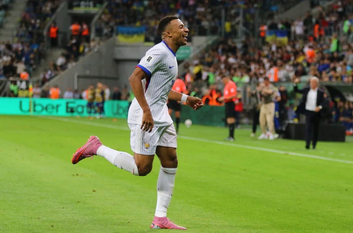 Brasil joga segundo tempo com um a mais, mas perde para a França