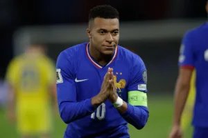 França ultrapassa rivais e assume topo do ranking da Fifa; Brasil perde posição