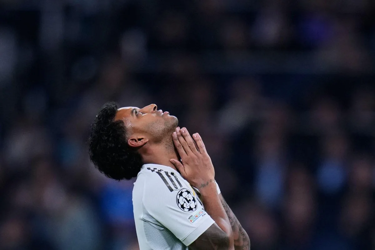 Rodrygo rompe o ligamento do joelho e está fora da Copa, diz jornal