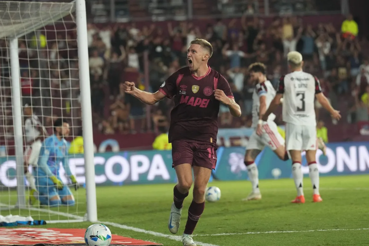 Rodrigo Castillo chega ao Rio para se apresentar ao Fluminense