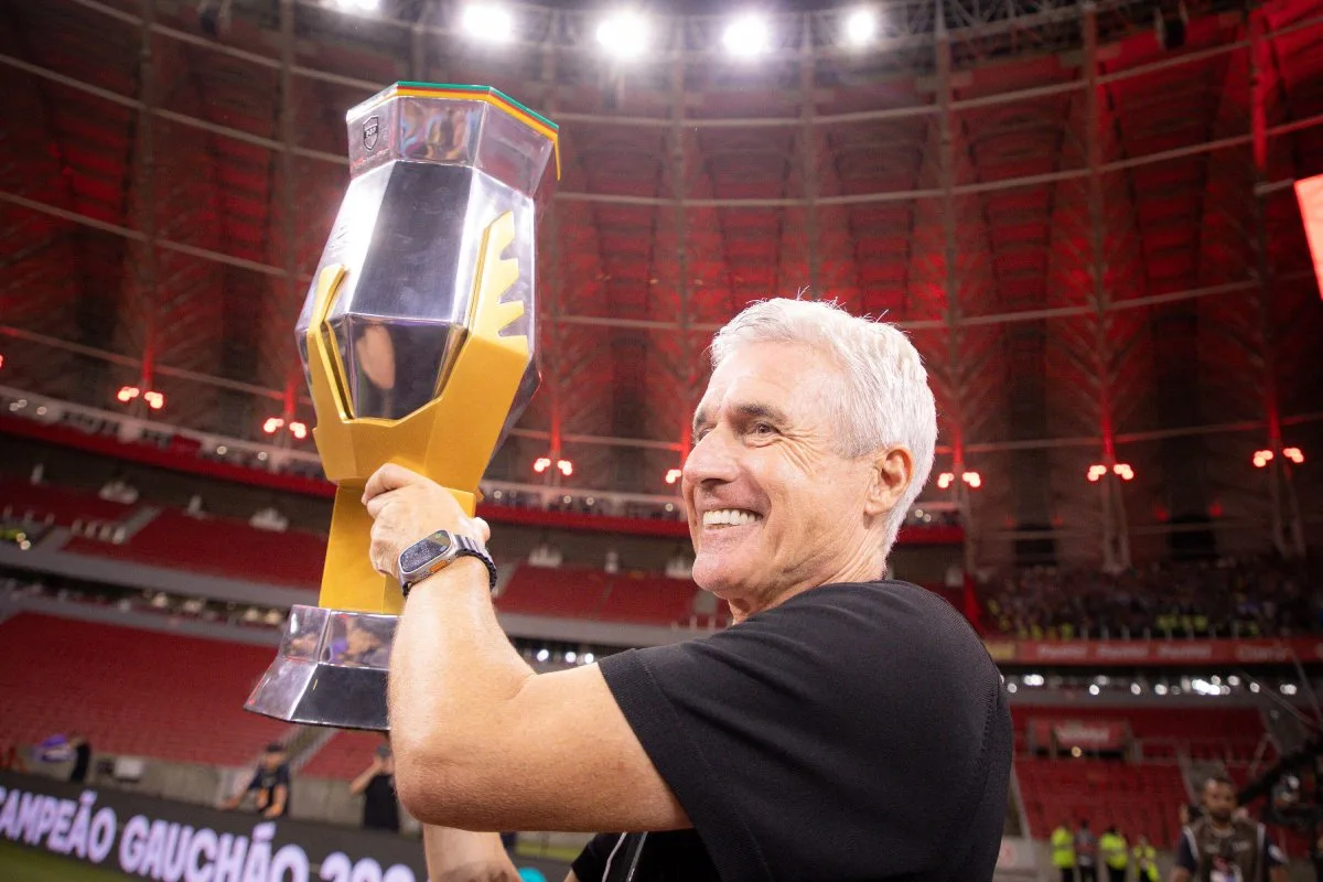 Luís Castro projeta o Grêmio no mesmo patamar de Flamengo e Palmeiras em breve