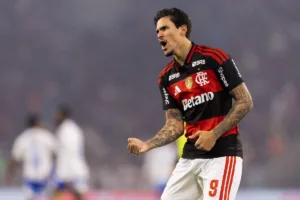 Com vaias a Gerson, Flamengo vence o Cruzeiro no Maracanã por 2 a 0