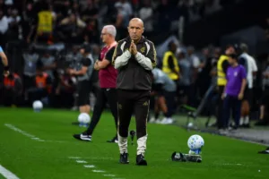 Leonardo Jardim lamenta empate do Flamengo contra o Corinthians