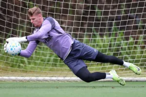 Raul ganha chance no gol e será titular no clássico entre Botafogo e Flamengo