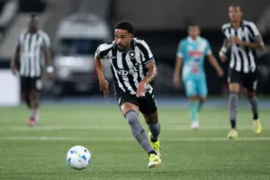 Vitinho pode deixar o Botafogo na Justiça e entra na mira de Palmeiras e Cruzeiro
