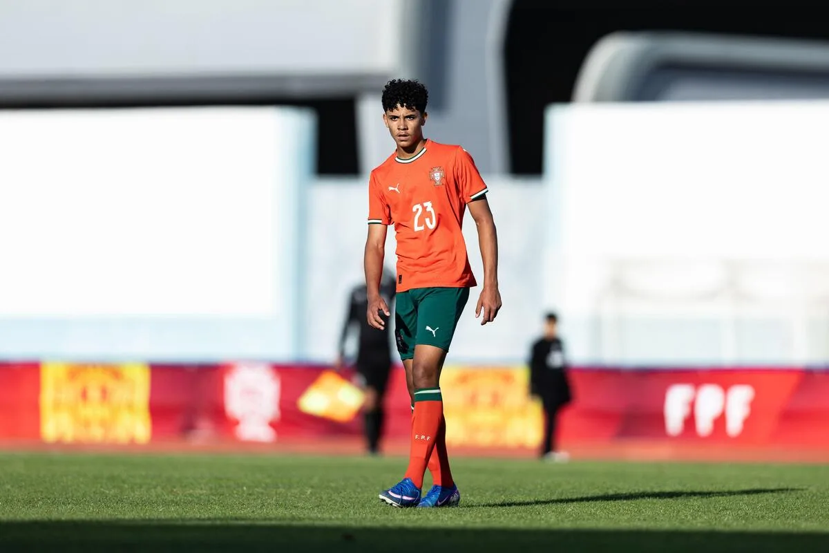 Filho de Cristiano Ronaldo treina no Real Madrid e se aproxima de acerto