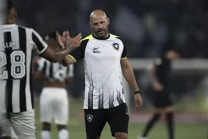Botafogo se aproxima de novo técnico e aposta em nome já conhecido