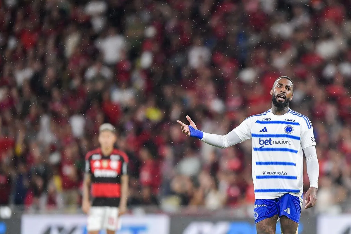 Vaiado no Maracanã, Gerson promete falar sobre saída do Flamengo