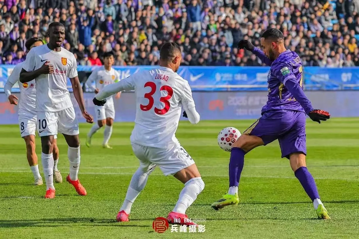 Ex-Athletico-PR fecha com clube da China após rodar por oito países