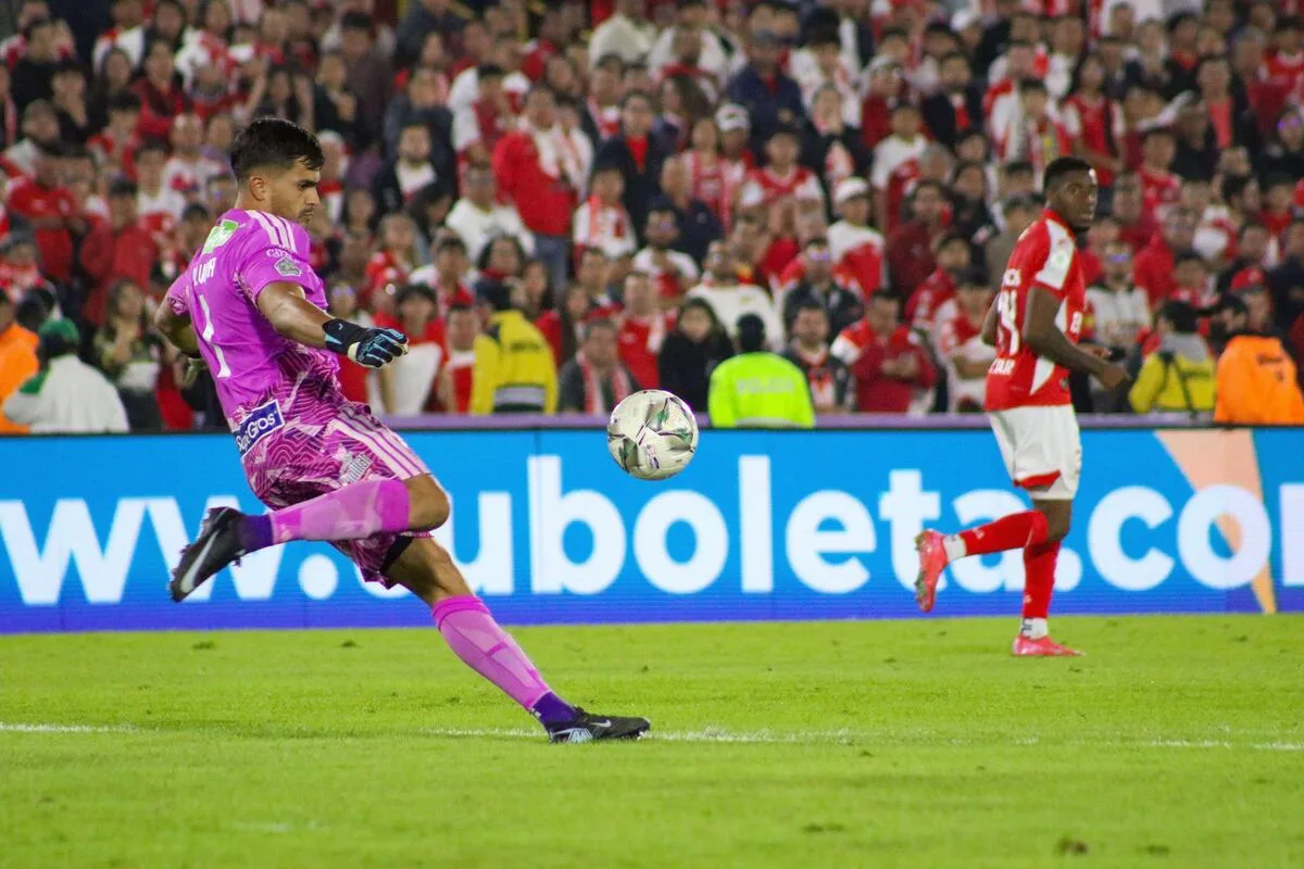 Botafogo mira goleiro uruguaio e prepara investida por Mauro Silveira