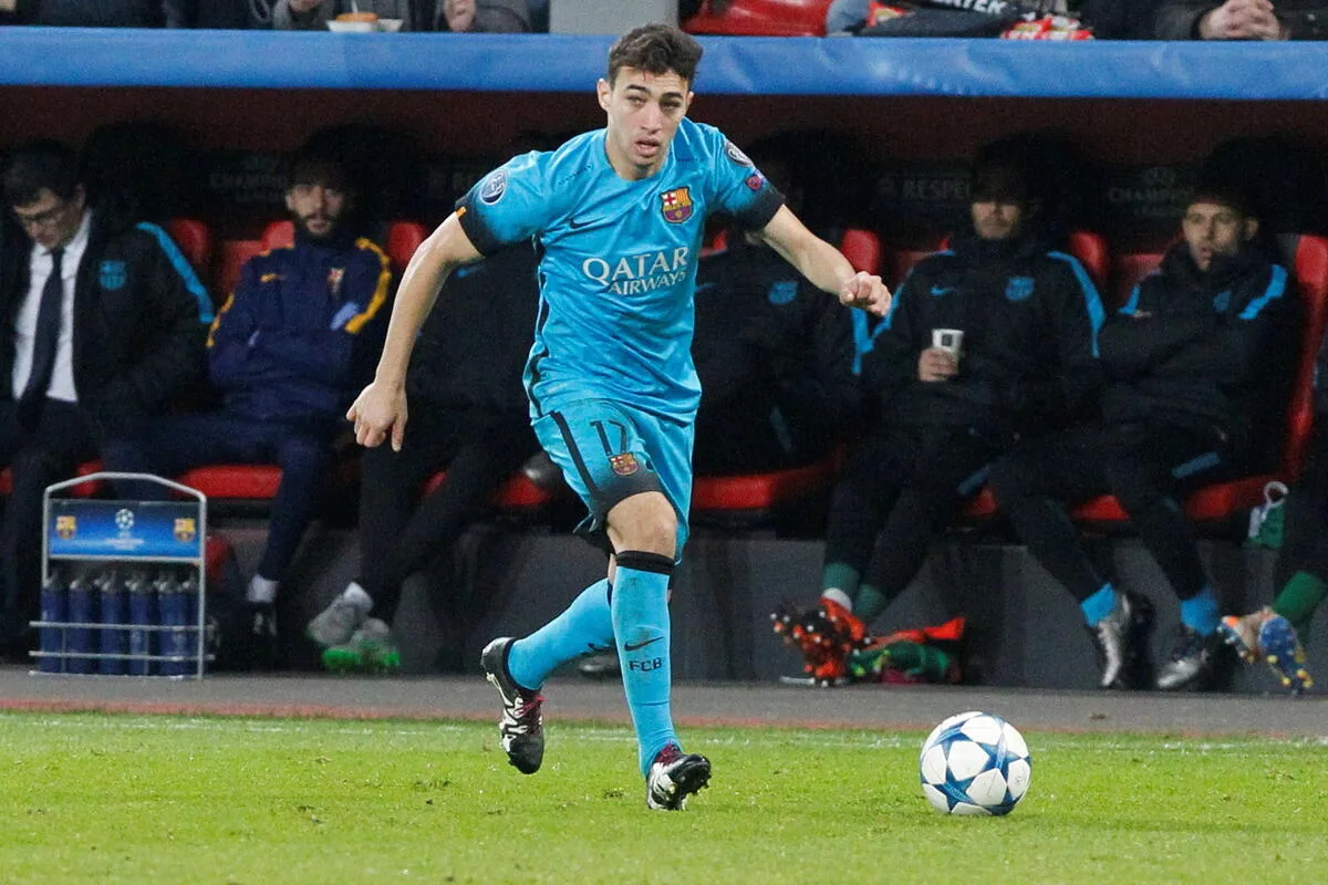 Ex-Barcelona é oferecido ao Vasco e diretoria avalia contratação do atacante