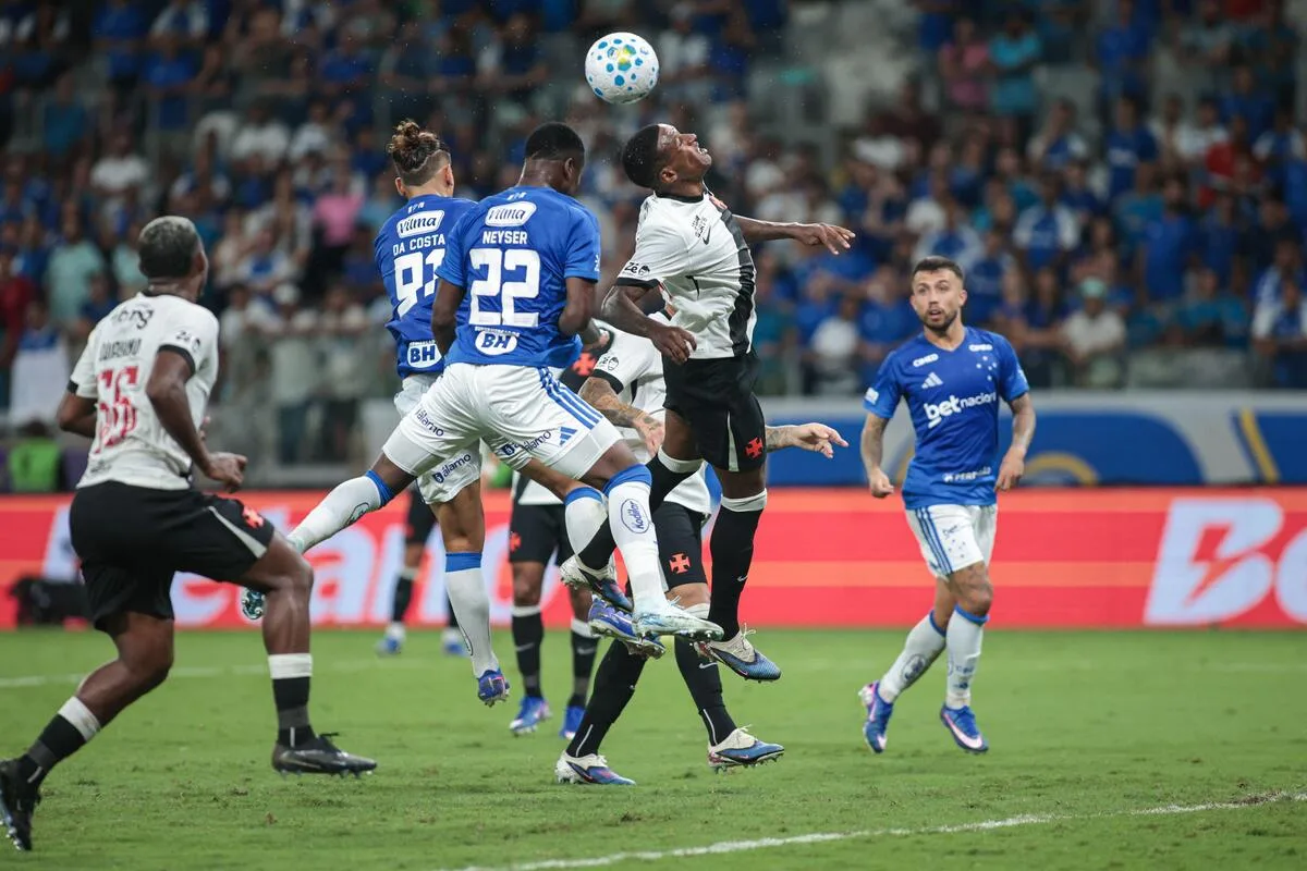 Polícia registra ocorrência contra Pedrinho e dirigentes do Vasco por confusão com arbitragem