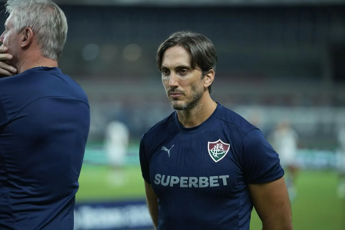 Técnico do Fluminense aponta Flamengo como melhor da América e compara Arrascaeta a Zico