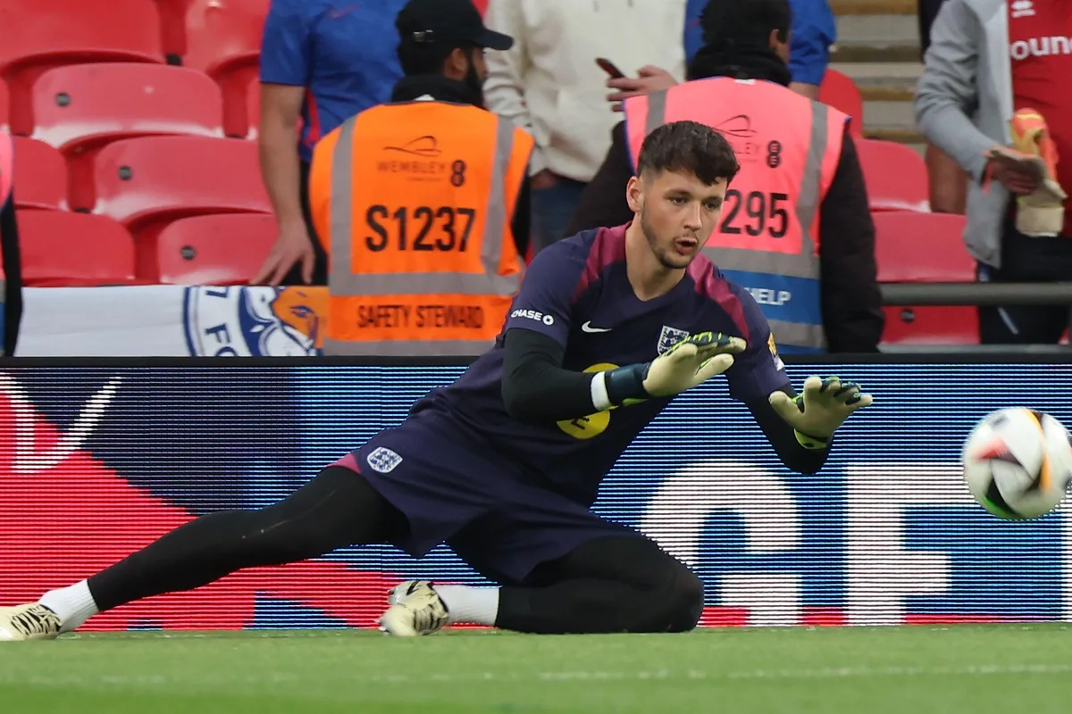 Liverpool já pensa em sucessor de Alisson e mira goleiro de rival da Premier League
