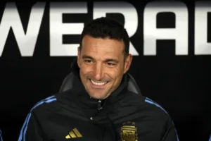 Scaloni elogia Kane e Bellingham, mas promete Argentina ofensiva contra a Inglaterra