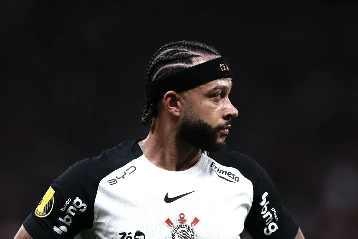 Erro do Corinthians agrava a lesão e atrasa a recuperação de Memphis
