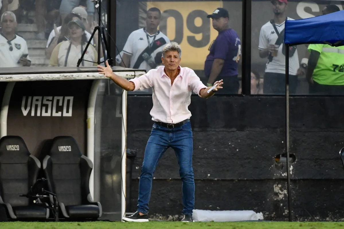 Renato Portaluppi rebate críticas após poupar em partida do Vasco: ‘Nem um mágico’