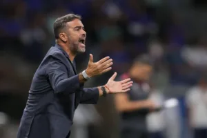 Cruzeiro vence a primeira e Artur Jorge dedica vitória aos torcedores: ‘Vão nos ajudar’