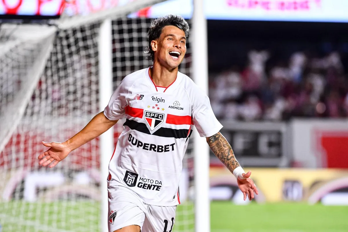 São Paulo goleia o Cruzeiro com hat-trick de Ferreira