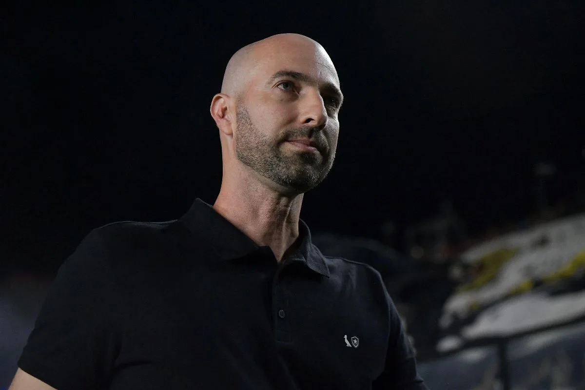 Técnico interino do Botafogo repassa comando a Franclim Carvalho e destaca legado positivo