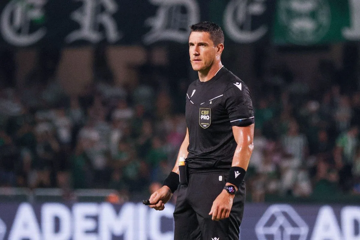 Fluminense vai à CBF e questiona arbitragem após lance polêmico