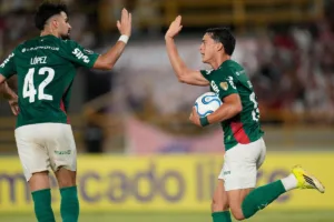 Palmeiras busca reação fora de casa e estreia com empate na Libertadores