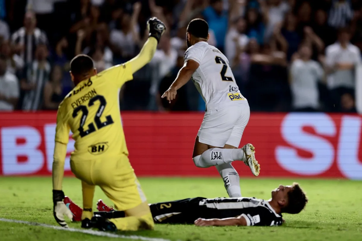 Com Neymar apagado, Santos bate o Atlético-MG pelo Brasileirão