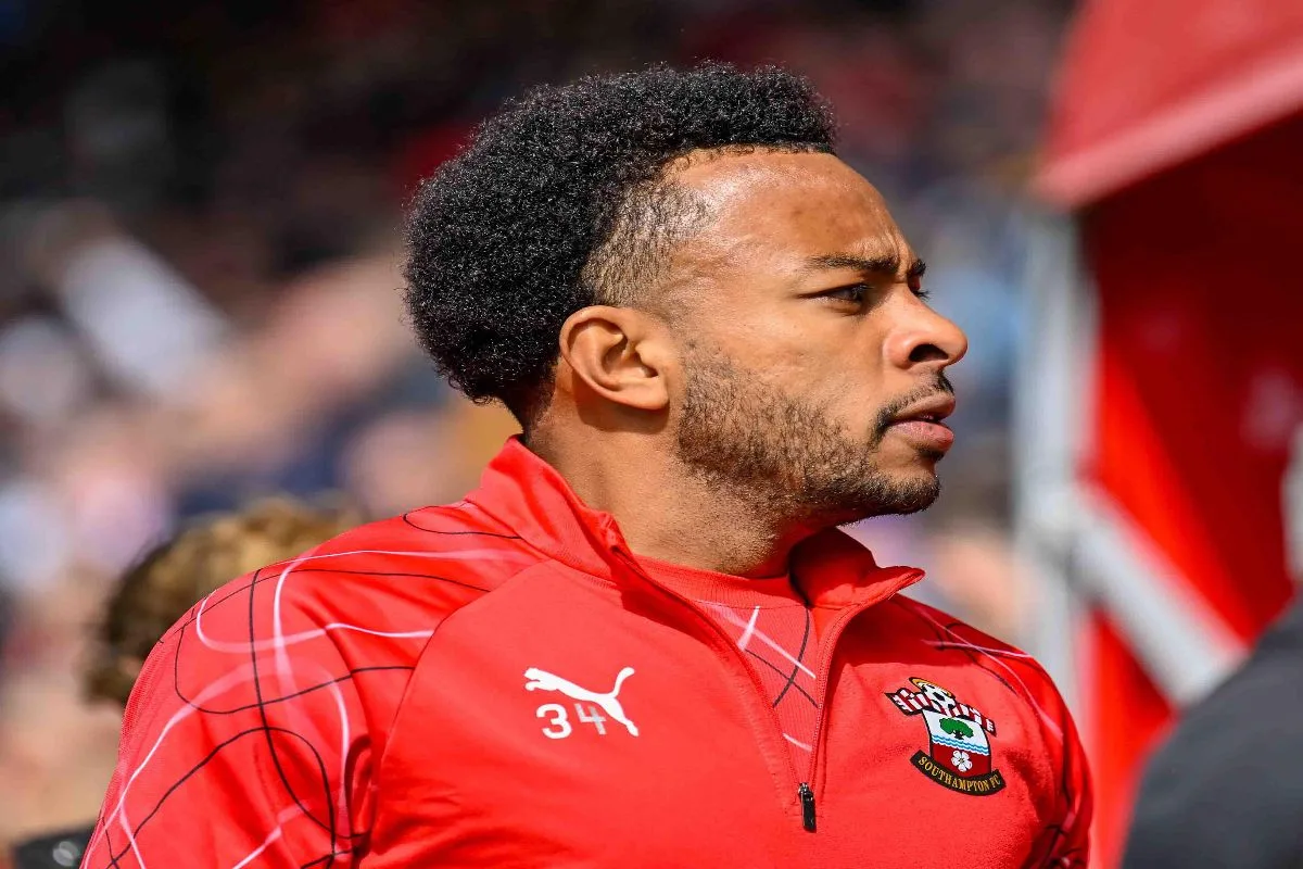 Gigantes brasileiros monitoram situação do lateral-esquerdo Welington, do Southampton