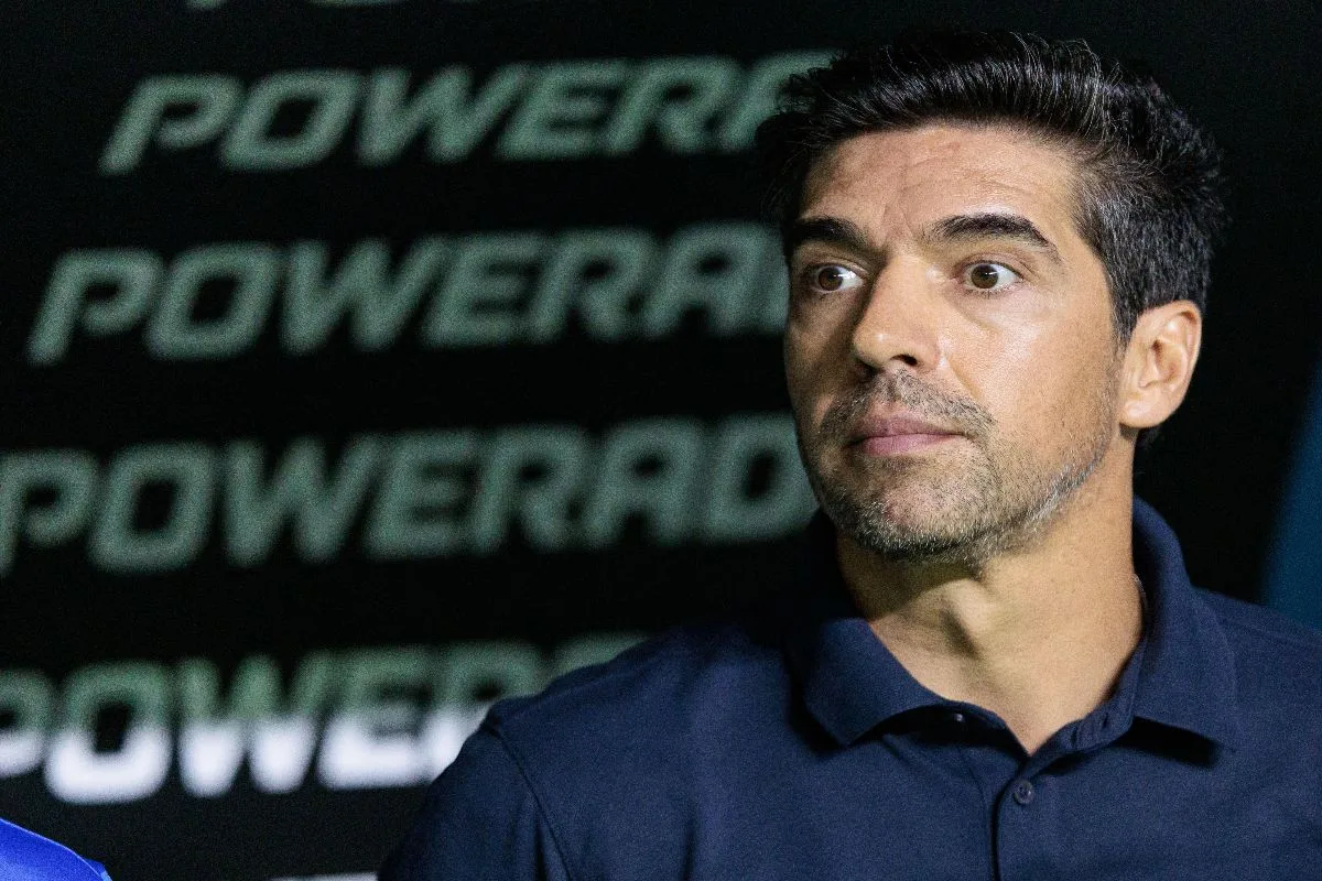 Abel evita polêmica com STJD e exalta força mental do Palmeiras após vitória
