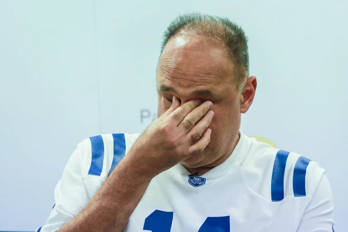 Com a camisa da seleção brasileira, Oscar é cremado em cerimônia reservada