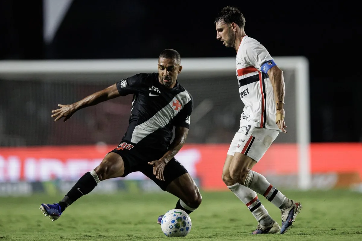 Calleri vai do céu ao inferno em derrota do São Paulo para o Vasco no Brasileirão: ‘Furioso’