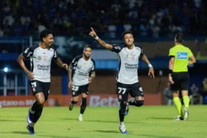 Lingard marca, Corinthians vence o Barra e fica em vantagem na Copa do Brasil