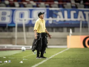 Renato comemora vitória do Vasco, mas reclama do VAR: ‘É complicado’