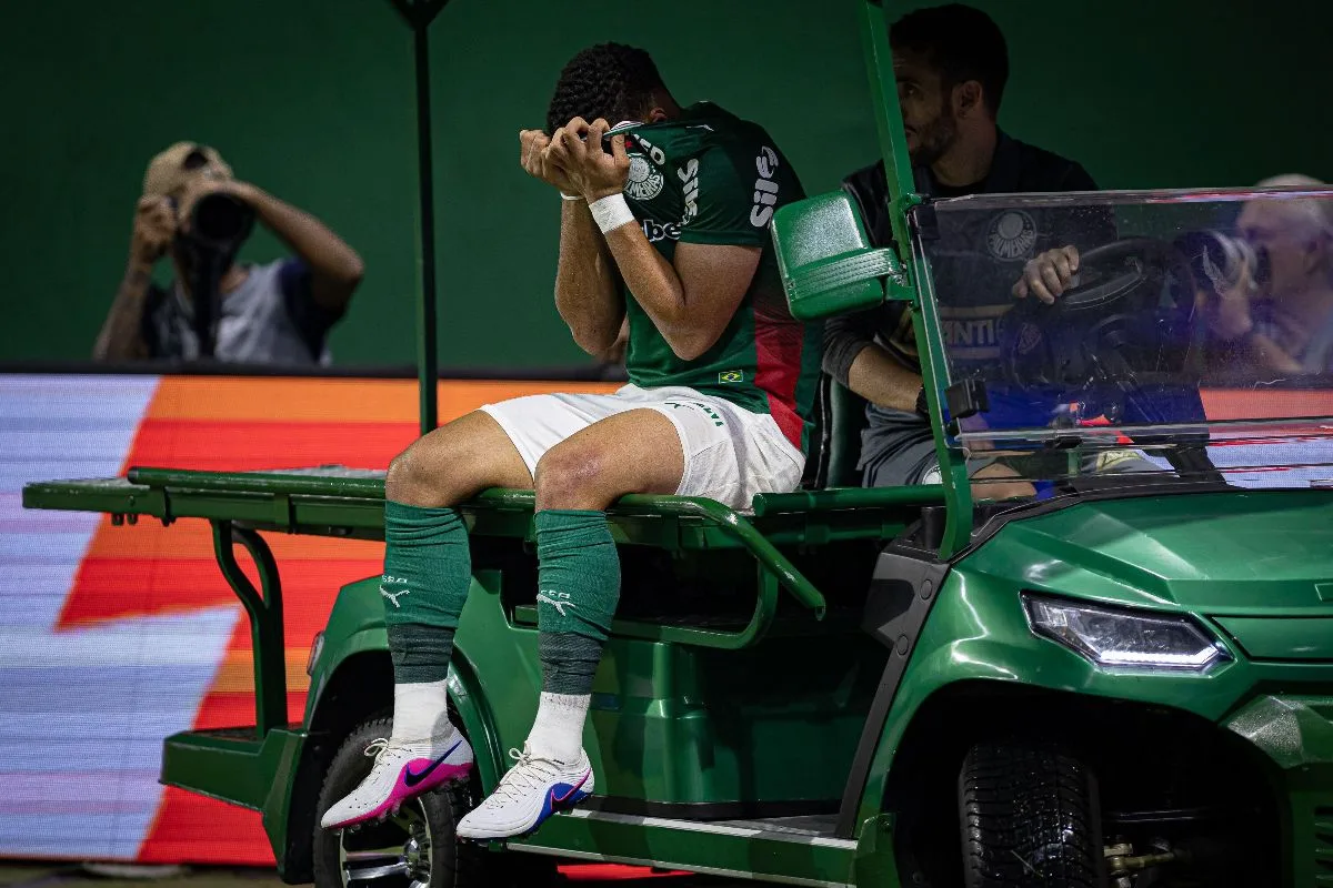 Palmeiras perde Vitor Roque por lesão grave e atacante passará por cirurgia