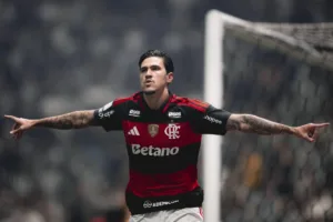 Flamengo goleia o Atlético-MG e segue na cola do Palmeiras; Hulk não deve mais jogar pelo Galo