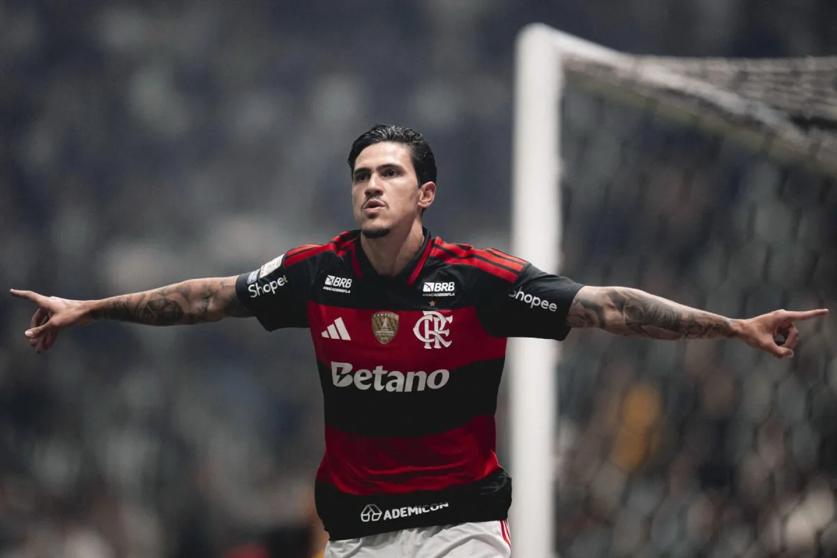 Flamengo amassa o Atlético-MG e segue na cola do Palmeiras; Hulk não deve mais jogar pelo Galo